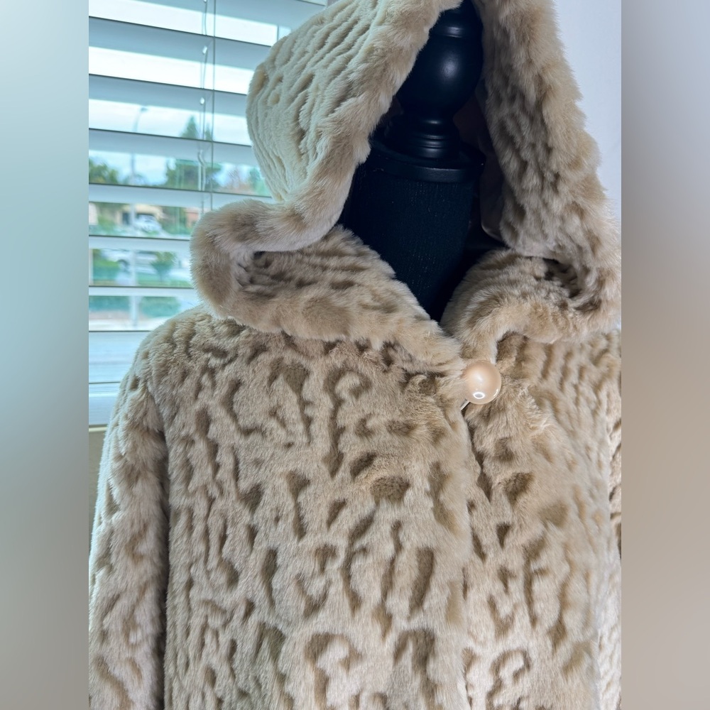 Dennis Basso Cream Teddy Jacket with Hood - Picture 12 of 15
